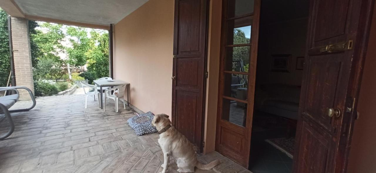 Casa Vincenzo 130 Mq Con Portico Ed Ingresso Esclusivo Dal Giardino Villa Felino Exterior foto